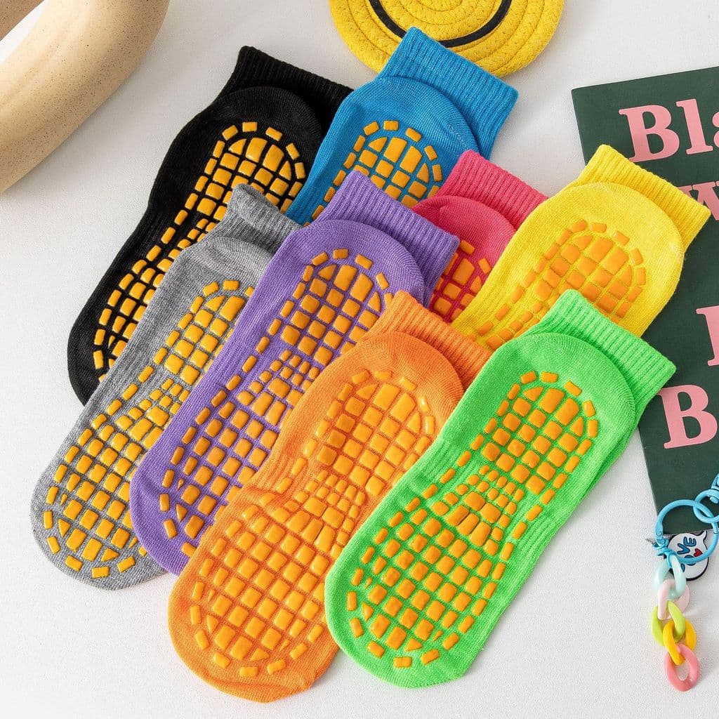Meias de trampolim para crianças, meias antiderrapantes para áreas internas de ioga, podem fazer estilo fino de verão