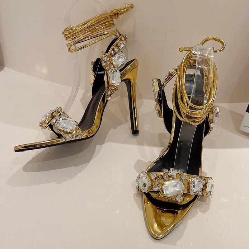 Eilyken Sandálias de Salto Alto Stiletto de Verão com Strass para Mulheres, Bico Fino, Tira no Tornozelo, Sapatos de Cas