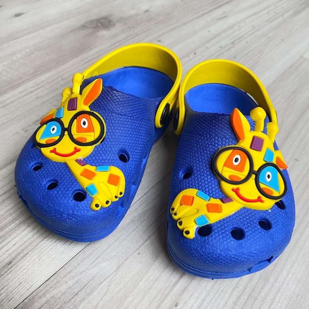 Chinelo Sandália sem cadarço menino modelo Olho e Girafa
