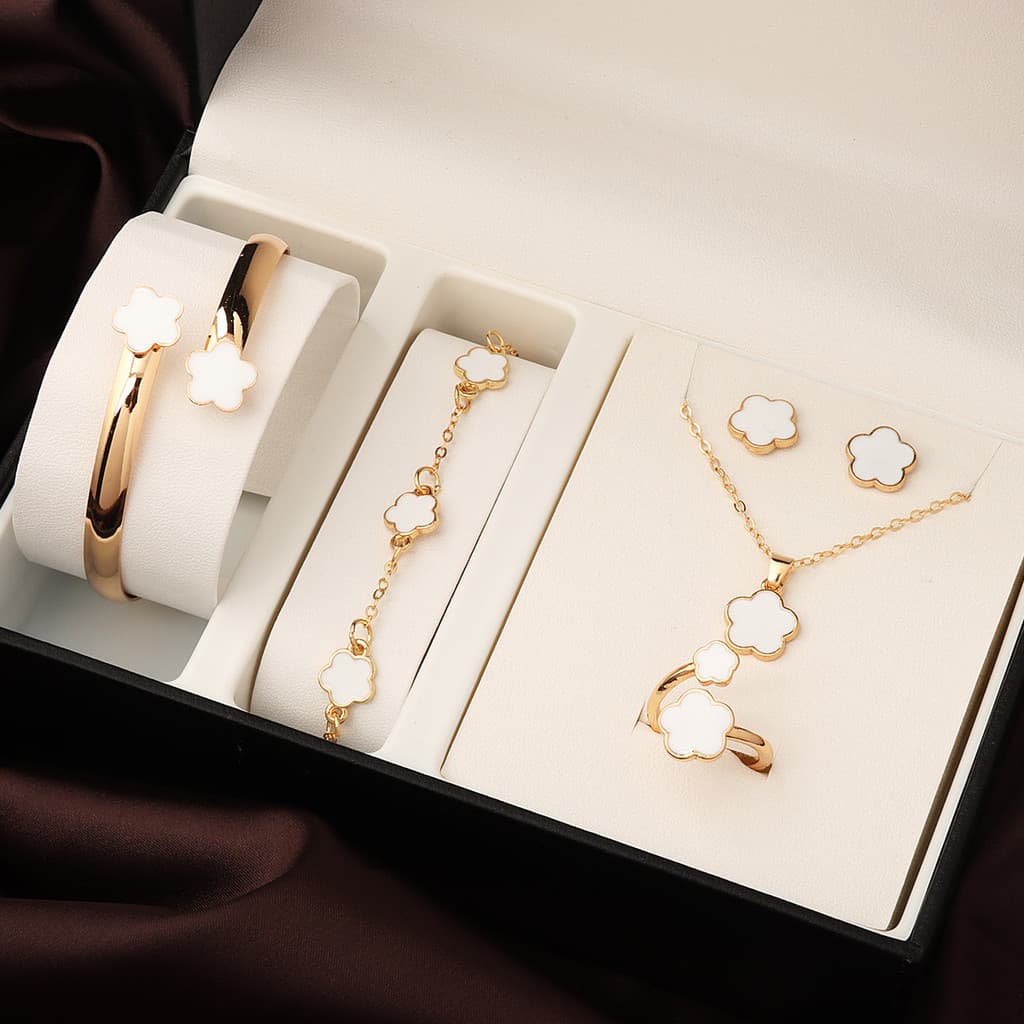 Venda quente moda sorte flor conjunto de jóias trevo colar pulseira brincos anel Cross-Border jóias flor de ameixa