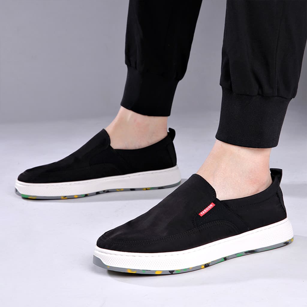 Sapatos de lona leves masculinos deslizamento-On preguiçoso respirável All-Match tênis masculino sapatos de pano preto C