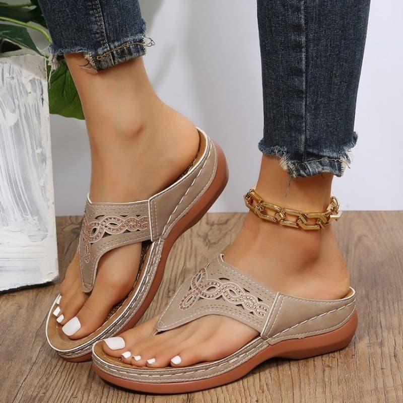 2026 Sapatos Femininos De Verão Clipe Toe Oco Sandálias Tamanho Grande Exterior Usar De Praia Chinelos