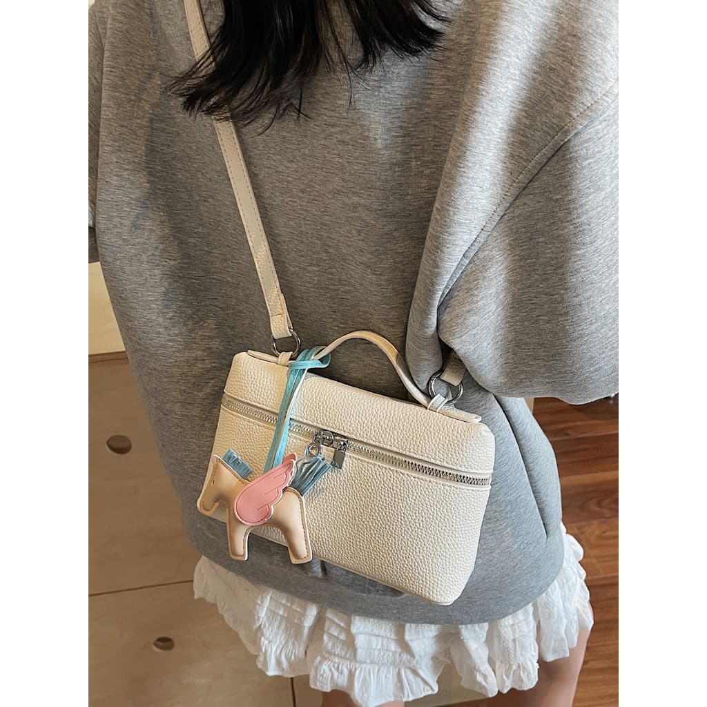 bolsa feminina bolsa transversal feminino Super Popular nicho portátil lancheira saco feminino 2026 novo estilo lichia p