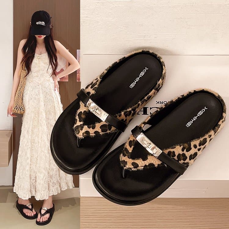 Nicho de borracha plana novo estilo estilo ocidental Flip-Flops feminino cabeça quadrada sandálias estilo férias chinelo