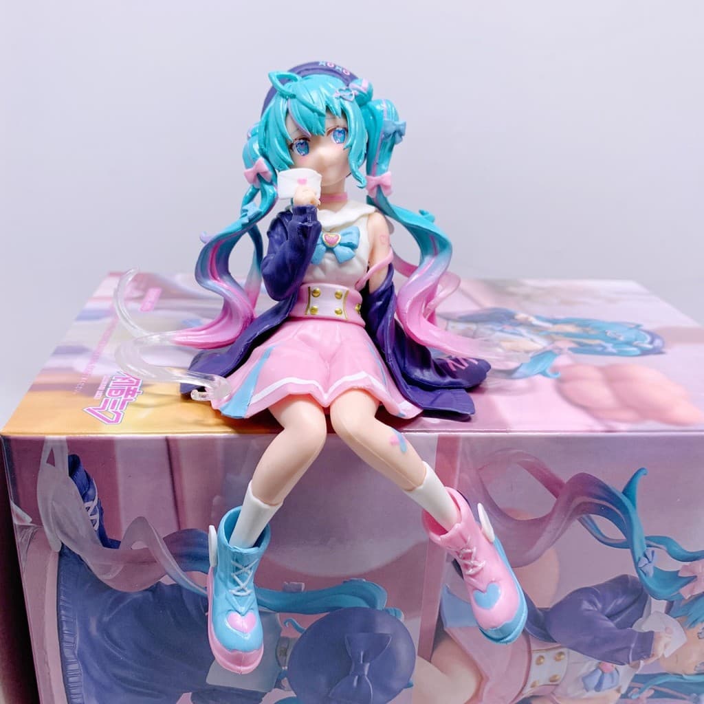 Hatsune MIKU Rapunzel Press Cup Macarrão Postura Sentada Chassi de Carro Boneca Decoração Figura em Caixa