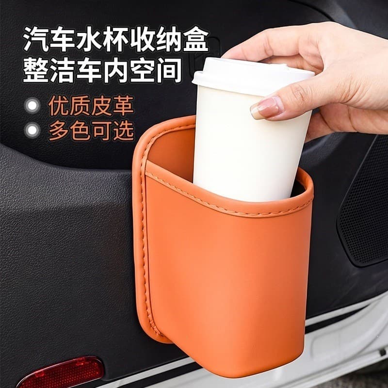 Coloque o suporte para garrafa de água na lateral da bolsa de armazenamento do banco do carro ao sair, use o suporte de