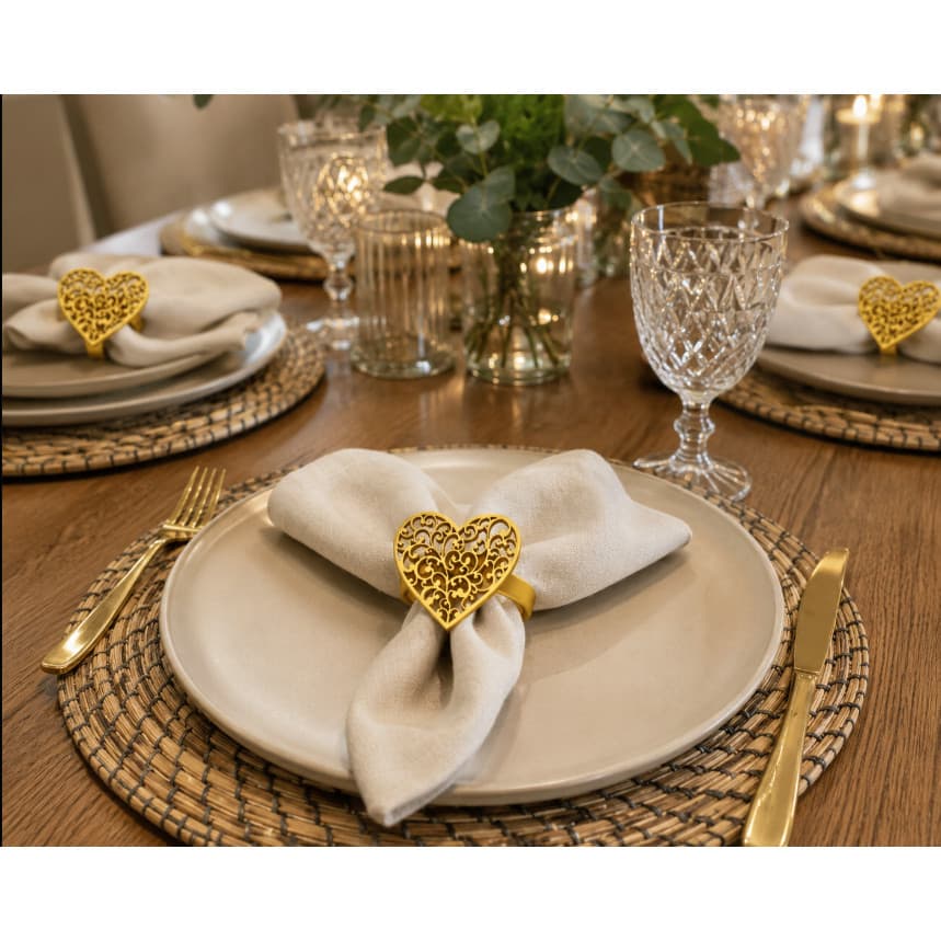 Porta Guardanapo de Coração Dourado – Elegante, Romântico e Perfeito para Mesa Posta