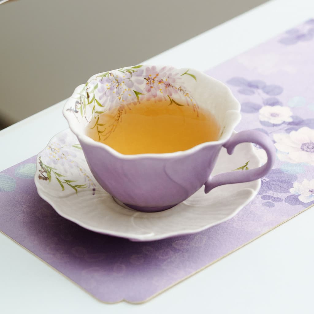 Xícara de café com flor de glicínia, conjunto de borboleta, chá da tarde requintado, xícara de chá de cerâmica roxa