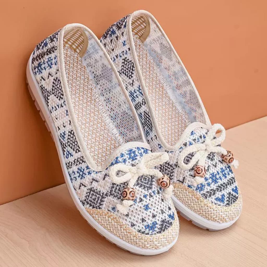 Verão velho pequim sapatos de pano sapatos de rede feminina malha respirável sapatos mãe plana oco meia-idade idosos avó