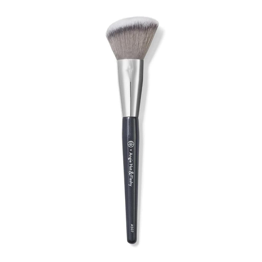 BKBEAUTY-ANGIEHOT&FLASHYA507ANGLEDBLUSHBRUSH – Para Blush, Bronzer e Contorno, Pincel Angulado Macio para Acabamento Uni