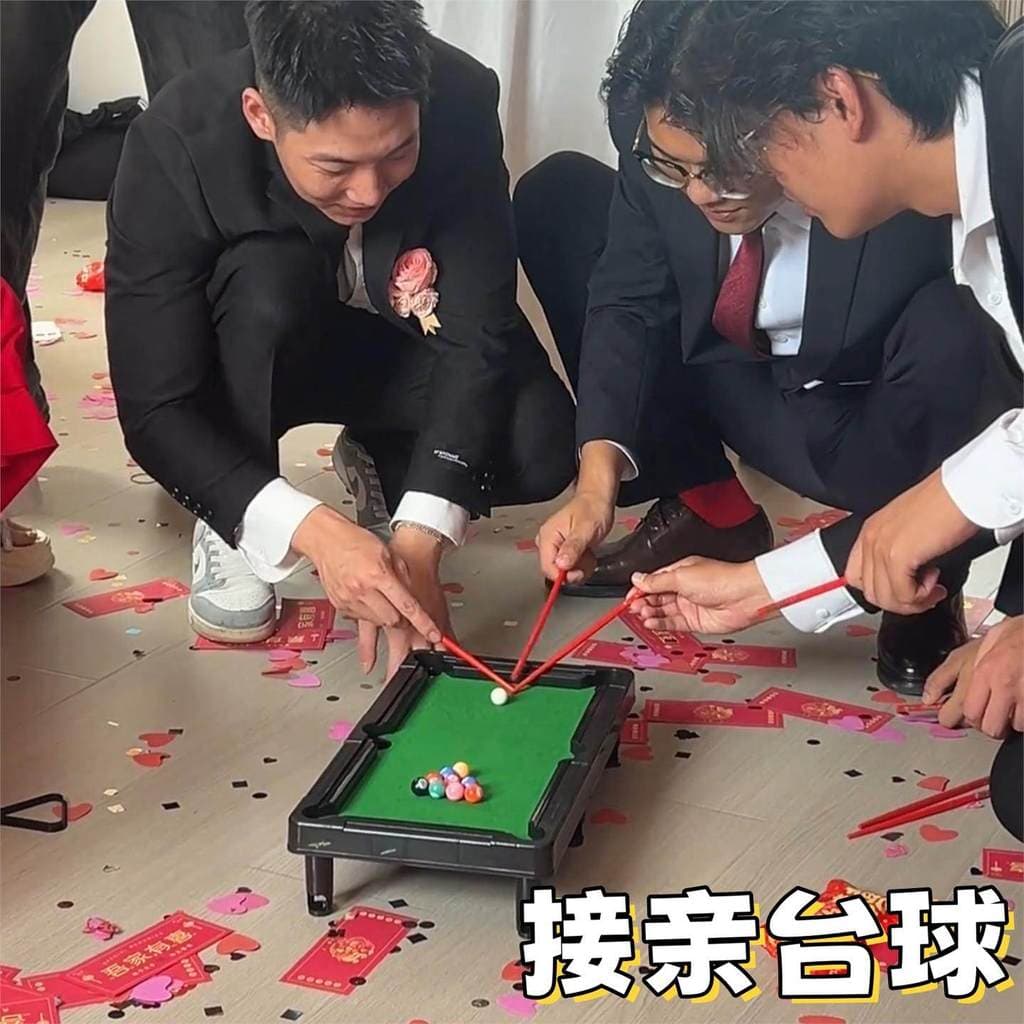 Mini mesa de bilhar captura beijo jogo adereços casamento bloqueio porta brinquedos de bilhar civilização criativa bloqu
