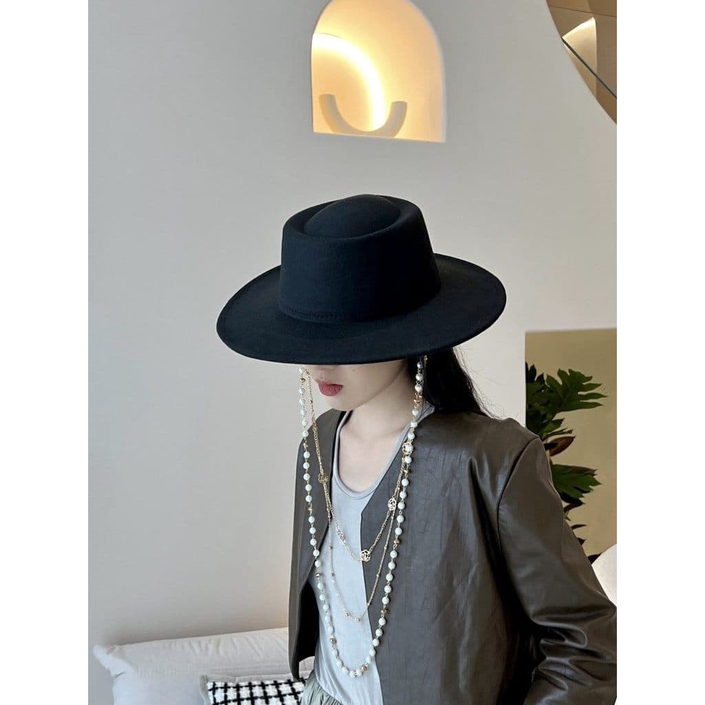 Francês Hepburn estilo pérola corrente imitação de lã chapéu superior feminino outono inverno Retro plana topo Jazz chap