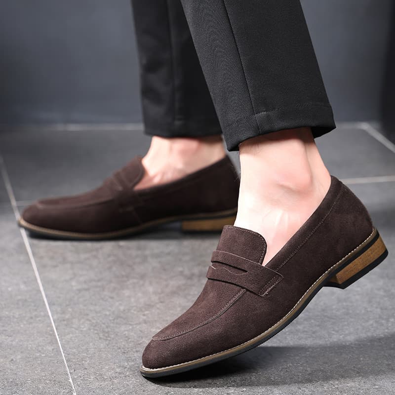 2026 novo estilo moda estilo britânico mocassins masculinos deslizamento-On apontou negócios sapatos de couro casuais ta