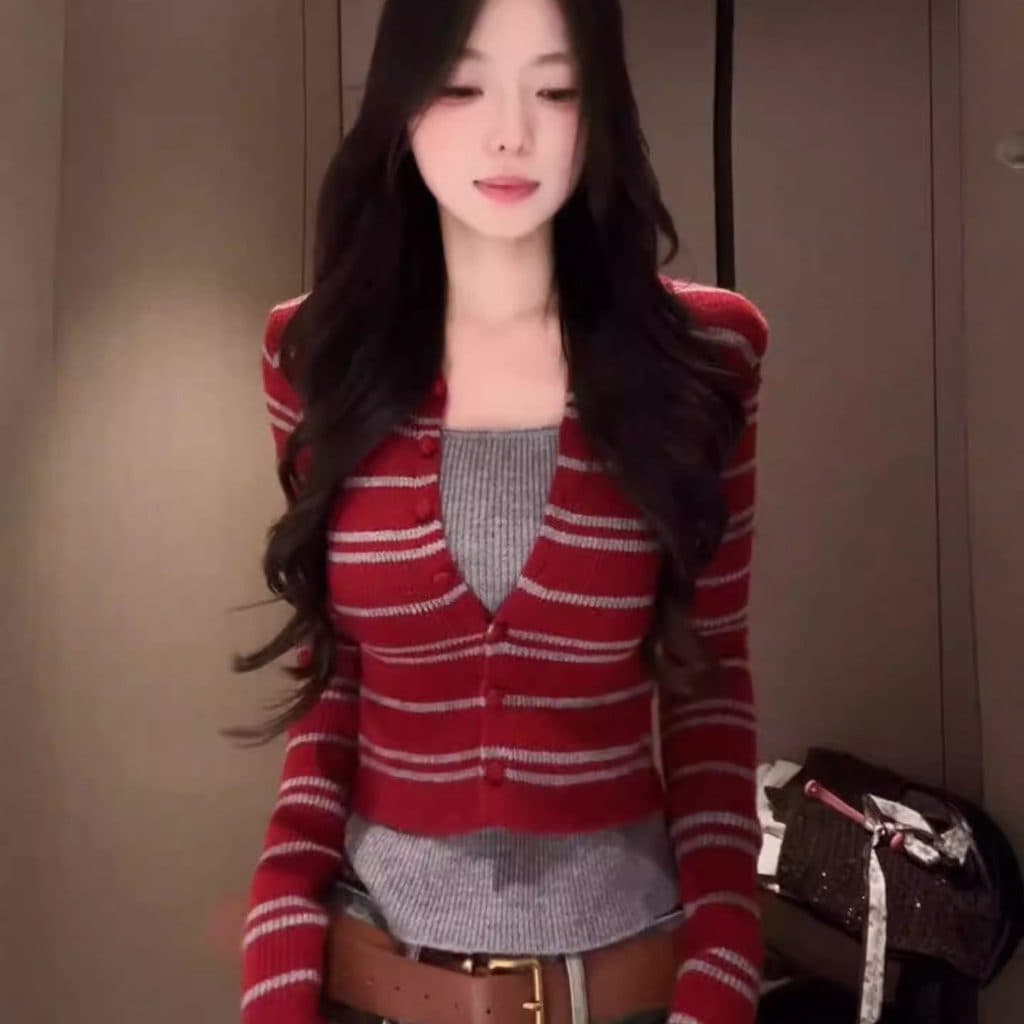 Estilo coreano falso de duas peças com decote em v listrado malha interior camisa de fundo feminino outono inverno Desig