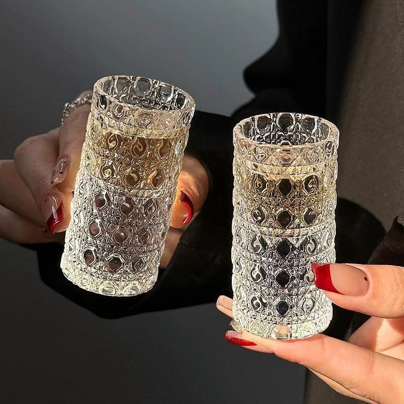 Luz de luxo pequeno copo de vinho em relevo vidro engrossado copo de vinho branco pequeno doméstico um Sip vidro espírit