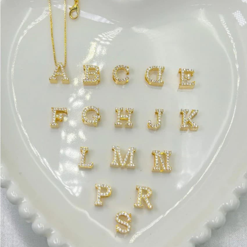 Colar com Pingente de Letra A-Z Cravejado com Zircônias | Colar Inicial Dourado Personalizado