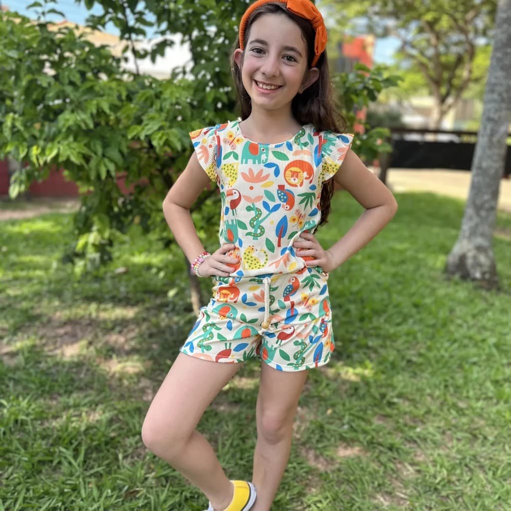 Conjunto Manu em Malha Canelada | Conjunto Infantil Floral em Malha | Conjunto Menina de Shorts e Blusinha Babados