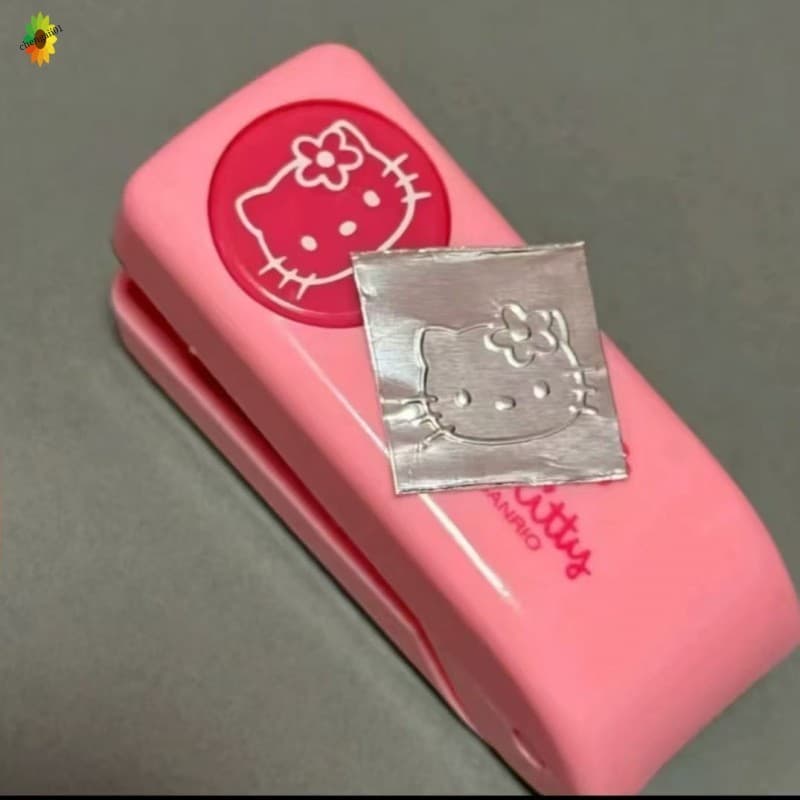 Selo Em Relevo De Metal De Gato KT Bonito Dos Desenhos Animados-Presente De Estilo De Meia-Idade Para Amigos