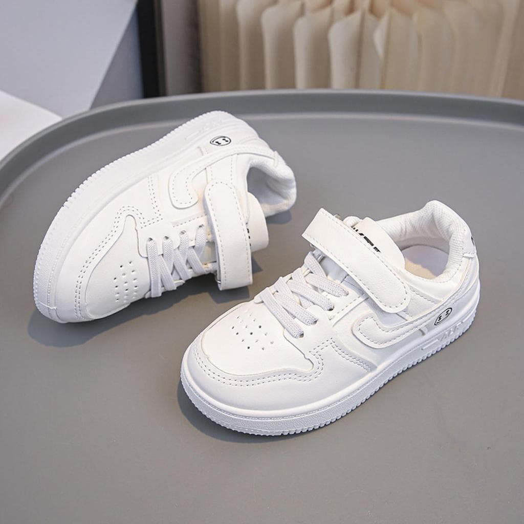 Crianças pequenos sapatos brancos de couro Casual All-Match médio grande tênis infantis tênis de corrida Velcro tênis de
