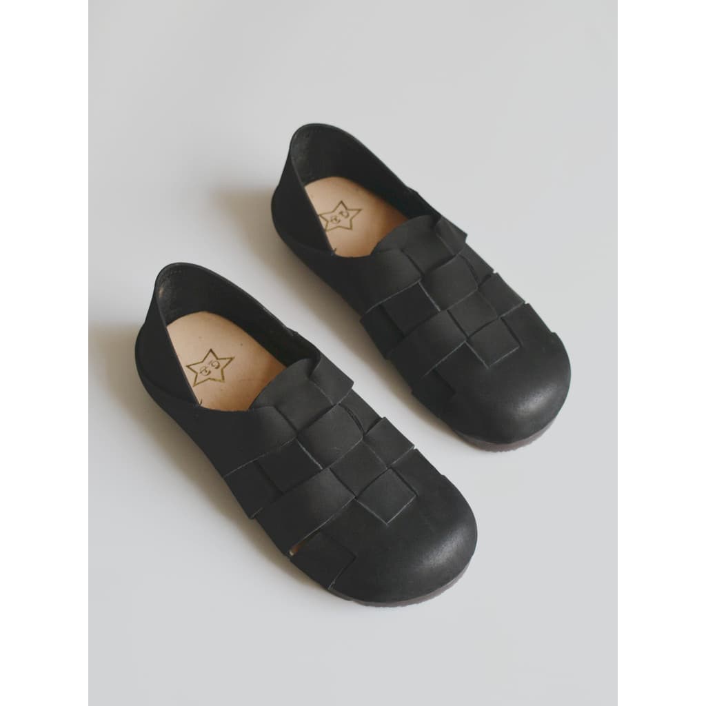 Sapatos masculinos primavera verão novos produtos na moda um Pedal Retro único sapatos comércio exterior budismo couro s