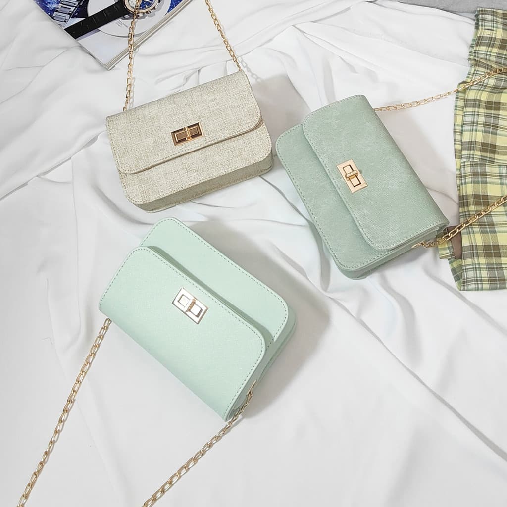 Bolsa Feminina Nova de Primavera/Verão, Estilo Coreano, Versátil, Bolsa Pequena Quadrada com Corrente para Ombro e Trans