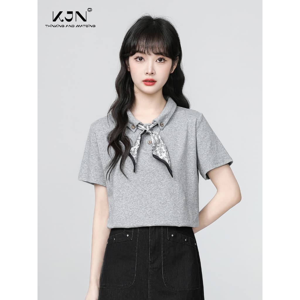 Camiseta feminina de manga curta com gola polo cinza 2026 verão novo estilo lenço de seda francesa gravata borboleta Des