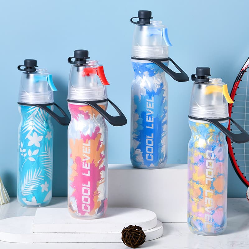 Anel de elevação portátil PE spray copo multifuncional esportes ao ar livre spray garrafa de água dupla camada spray de