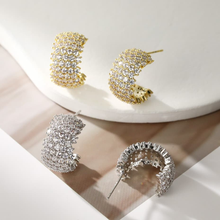 Brinco Feminino Argola Cravejada Zircônia Dourado Prata Luxo Elegante Brilho Festa Presente Bella Bijou
