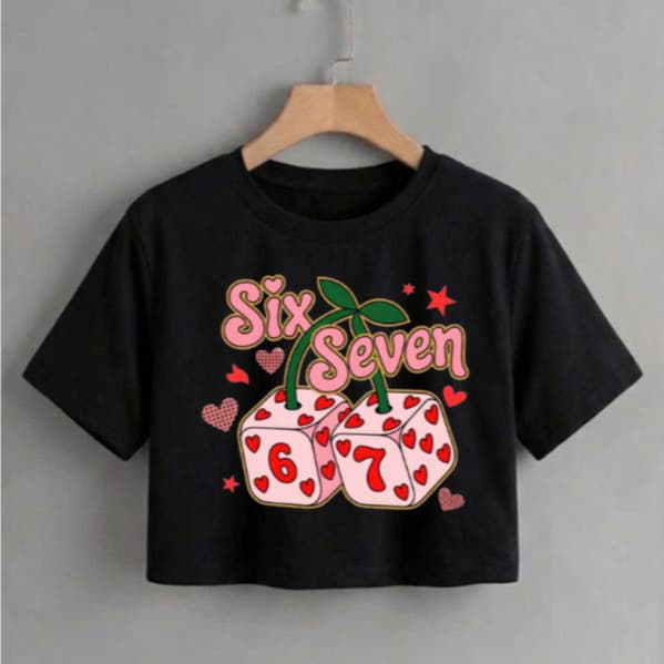 Cropped Modinha Teen Estampa Six Seven Dado Cereja Lançamento Verão Promoção