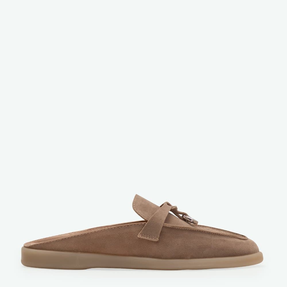 Sapato Mule Bico Redondo Detalhe Dourado