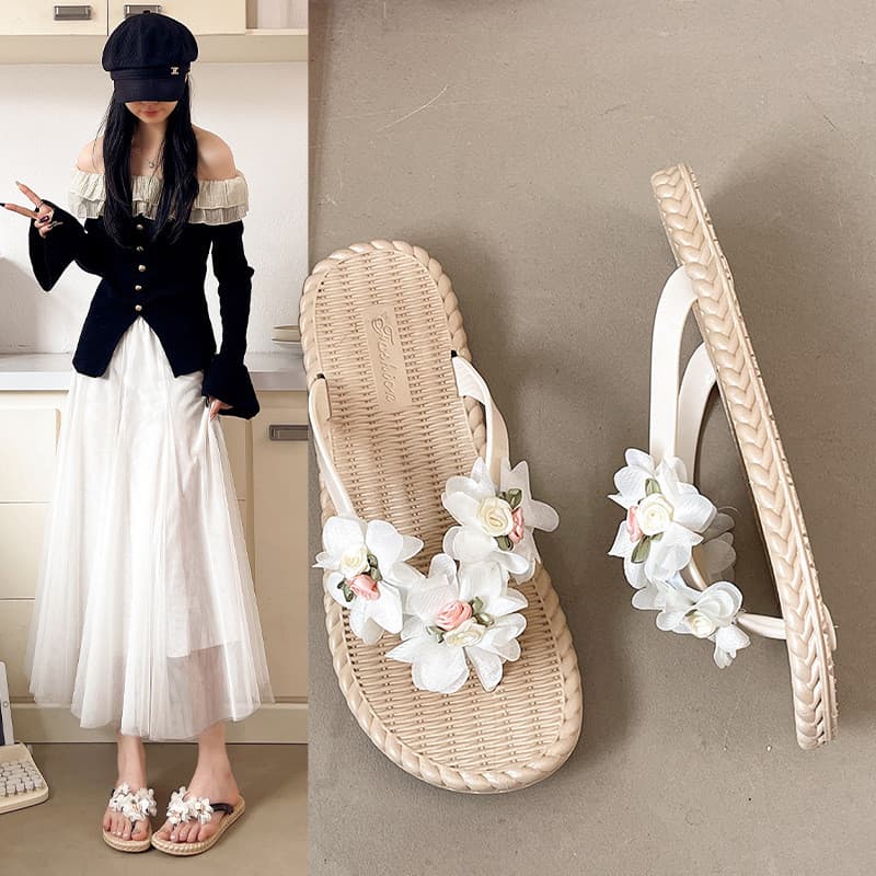 2026 verão exterior Wear All-Match doce plana francesa lindas sandálias pequenas sandálias romanas Floral feminino salto