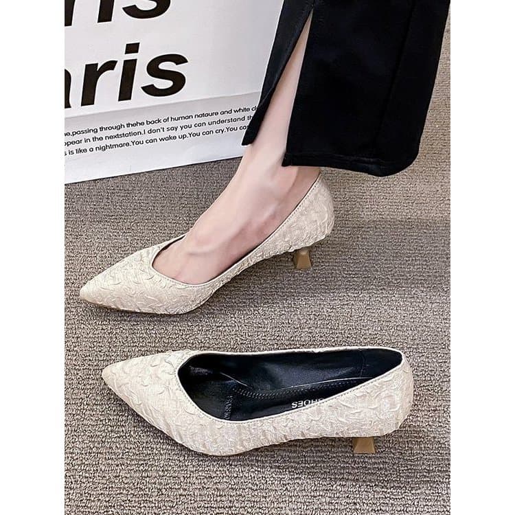 2026 novo estilo sapatos de salto baixo feminino salto Stiletto salto pequeno 3CM couro macio salto alto salto gato apon