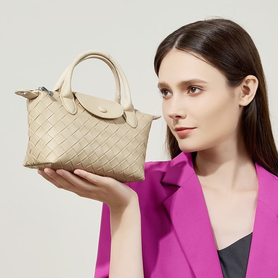 Nicho Design couro genuíno pequeno saco na moda 2025 novo estilo de couro tecido feminino saco bolinho saco do telefone