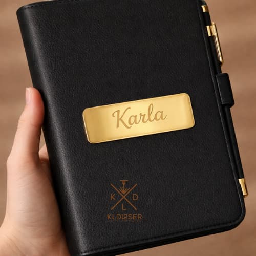 Plaquinha Personalizada Espelhada | Nome em Acrílico com Adesivo Dupla Face para Agenda, Bíblia e Caderno