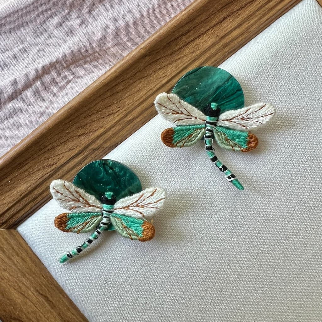Novo estilo chinês primavera verão fresco verde Retro libélula brincos feminino único estilo de férias elegante clipe de