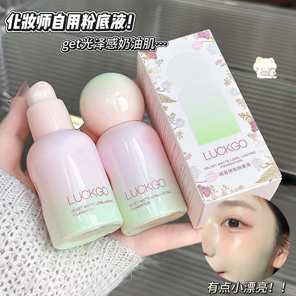 A Base Matte de Veludo de Longa Duração LUCKGO é hidratante, se integra à pele e proporciona um acabamento natural e del