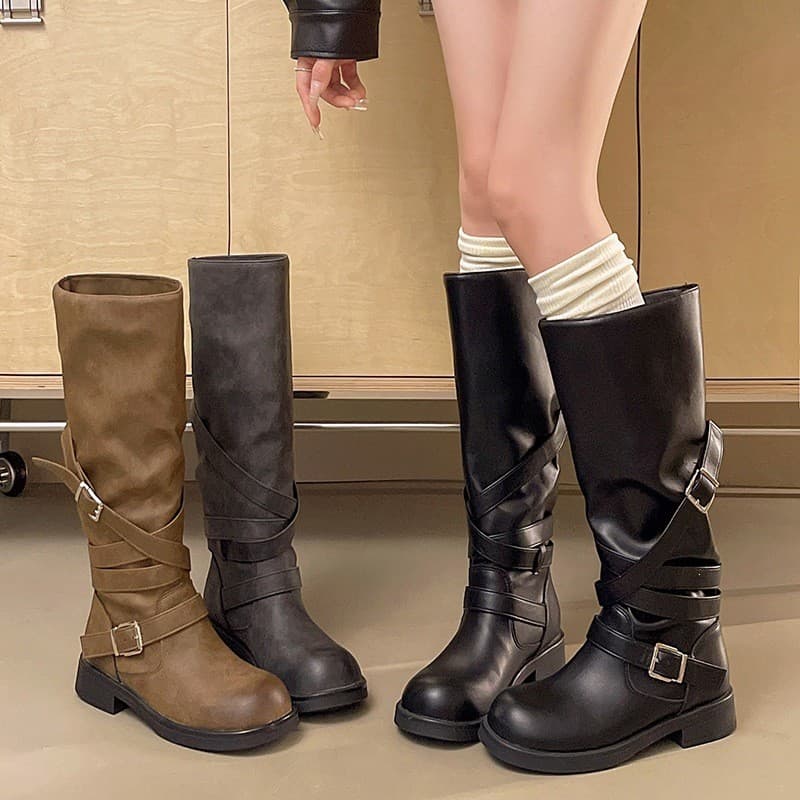 Botas femininas de cano alto em estilo militar vintage, com fivela e design plissado, salto grosso confortável, adequada