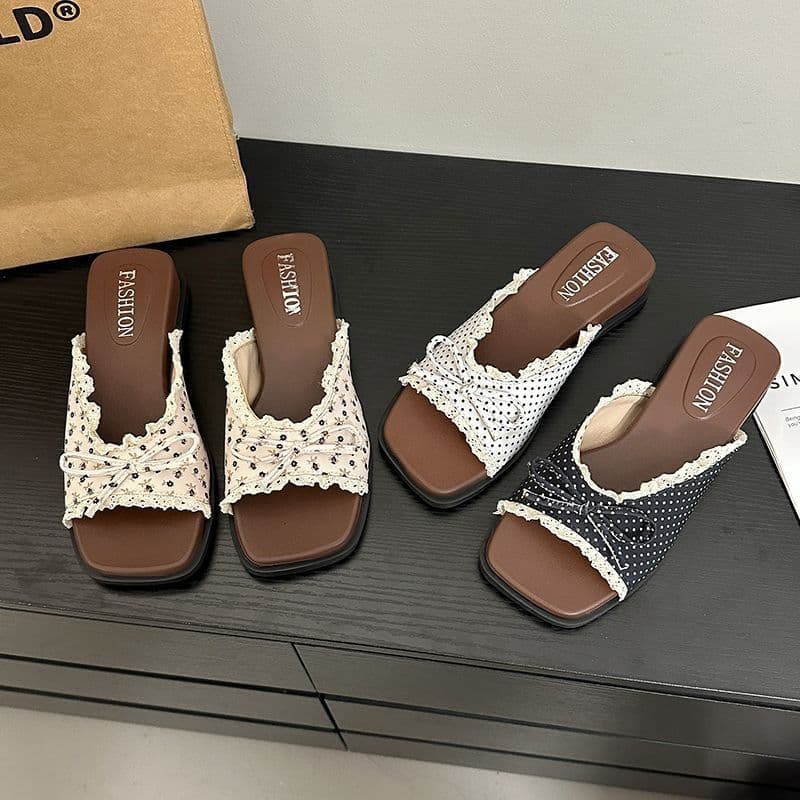 Lindas sandálias de renda com laço francês chinelos femininos verão exterior Wear 2026 novo estilo sandálias com saia de