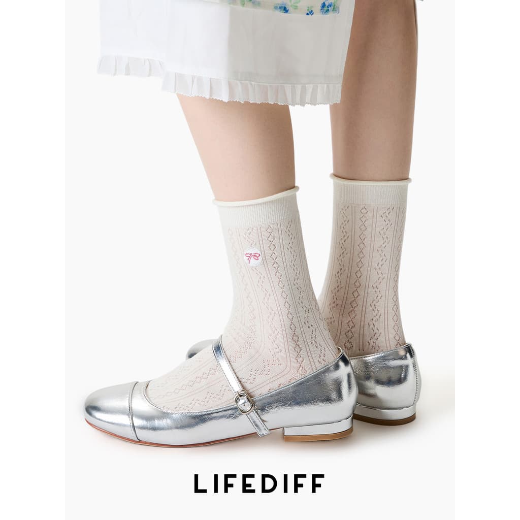 Doce Bowknot bordado meias femininas malha oca fina branca Curling Mid-tube meias verão desossado meias de algodão