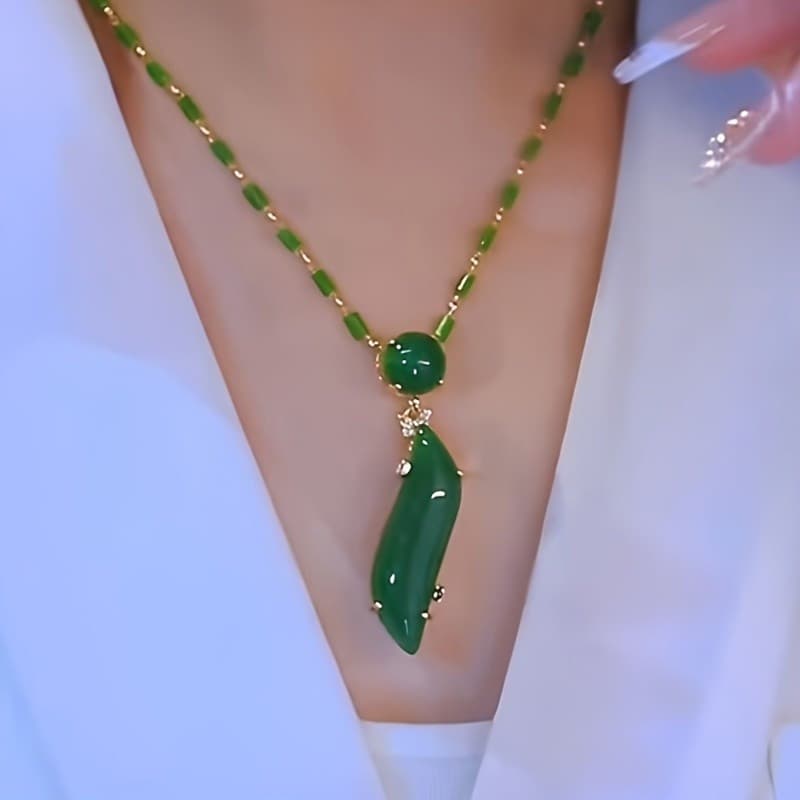Colar elegante para mulheres com pingente de bambu verde - feito de imitação de jade, liga com detalhes em resina, acomp