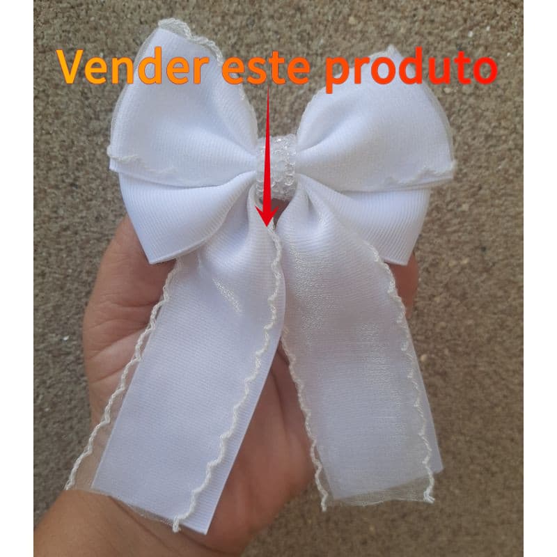 Laço branco ponta dupla com aplique, feito no bico de pato