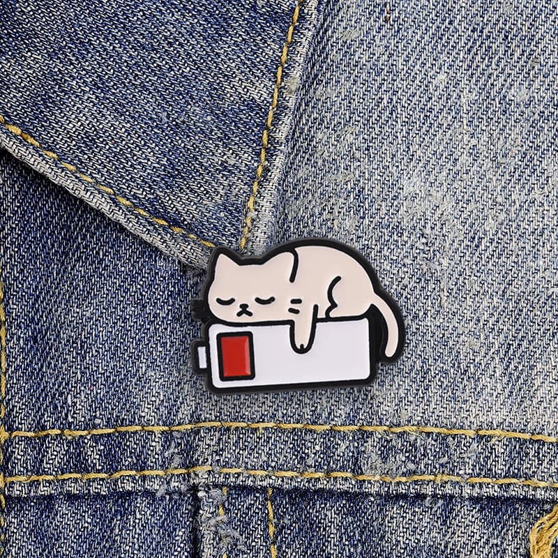 Gato Sonolento Bateria Baixa Esmalte Pino Bonito Dos Desenhos Animados Broche Emblema Para Roupas Saco Decoração Amantes