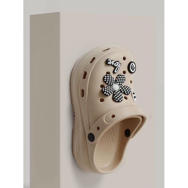 Novos sapatos de sola grossa buraco feminino verão ao ar livre Wear Casual artefato de casamento pequeno salto aumentado