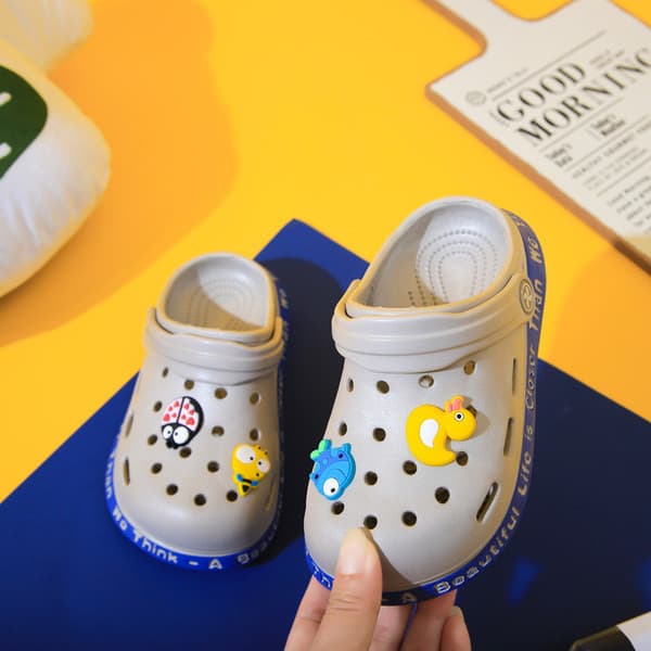 | slippers | ♭2020 novo estilo 1-8 anos de idade bonito chinelos do bebê dos desenhos animados crianças buraco sapatos m