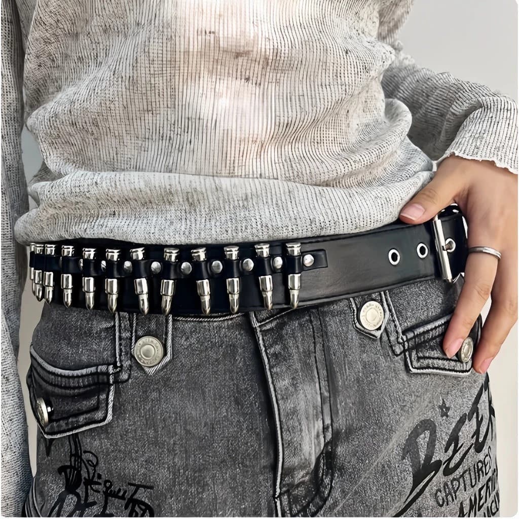 Cinto feminino durável de estilo americano vintage, decorado com uma fivela de metal.