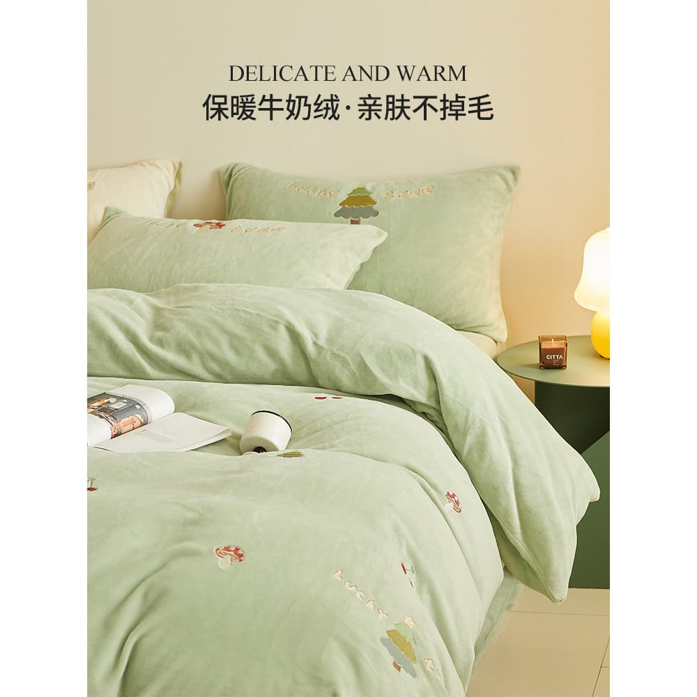 Pequeno fresco engrossado leite velo bordado cama conjunto de quatro peças Coral velo colcha capa folha de cama inverno