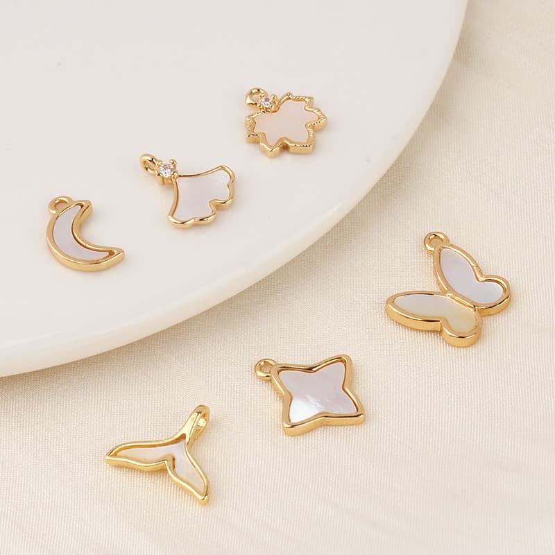 Cobre revestido de ouro incrustado zircão Natural fritilar lua borboleta Fishtail Maple Leaf pingente artesanal diy puls