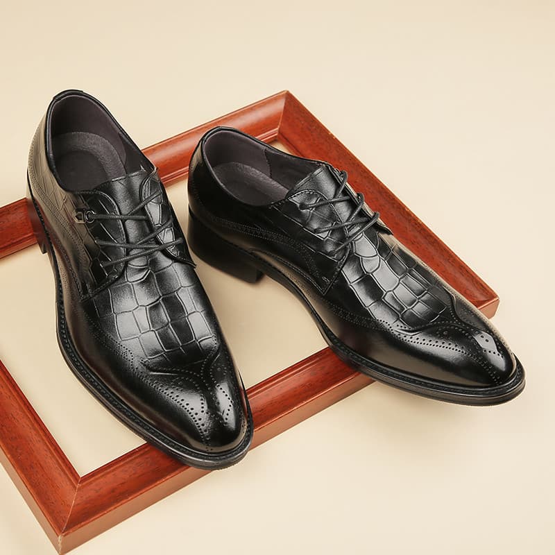 Primeira camada de couro 2026 novo estilo britânico couro genuíno esculpido à mão Brogue sapatos de couro masculino negó