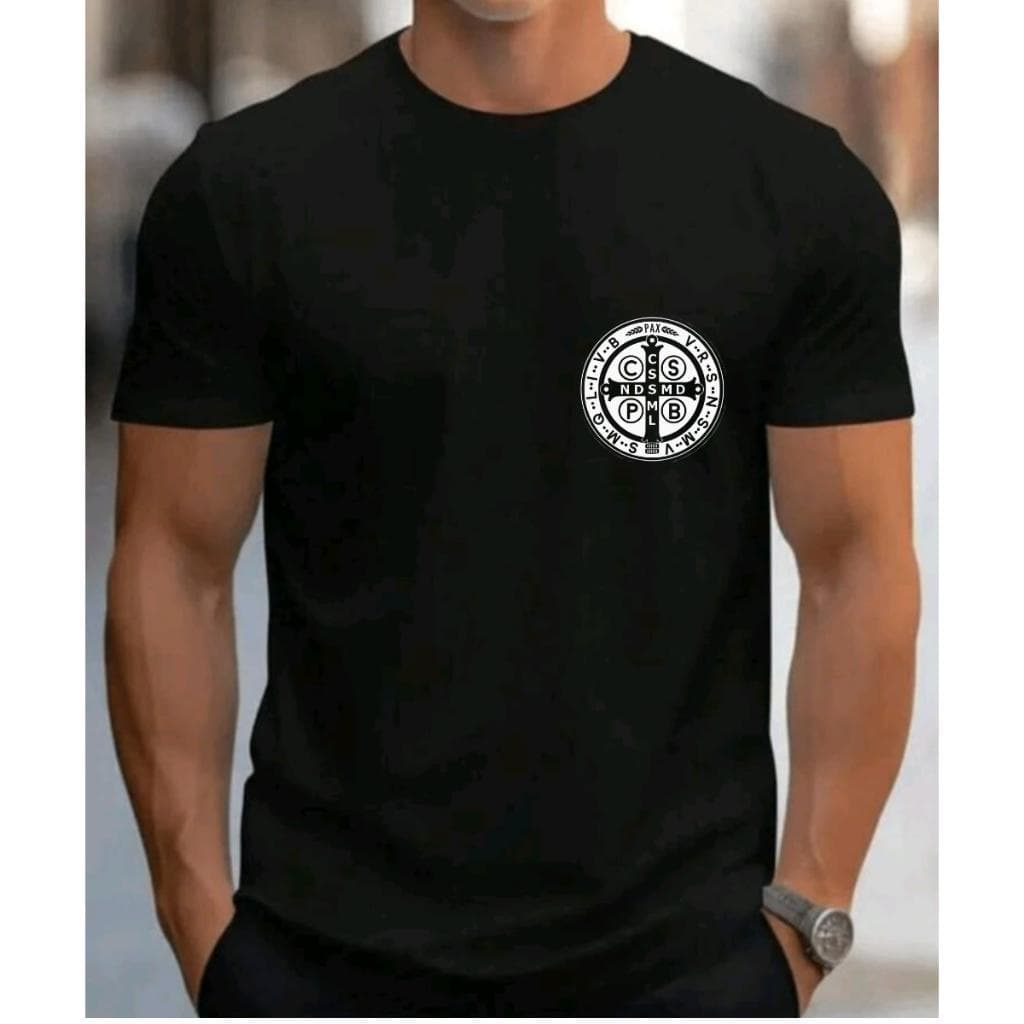 Camiseta Unissex Estampada Modelo Básico Em Algodão Estampa Medalha De São Bento Minimalista Camisa A Cruz Sagrada