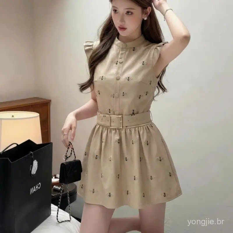 Vestido feminino de verão, estilo elegante, corte justo e fino, com cinto, saia justa ao corpo.